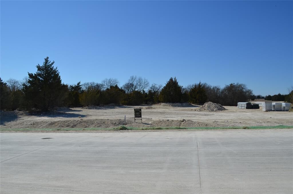 Property Photo: 6061 Sage Oaks Court TX 76065