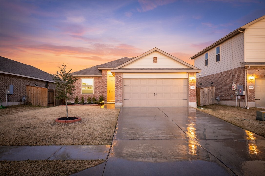 Property Photo:  13708 Fallsprings Way  TX 78653 