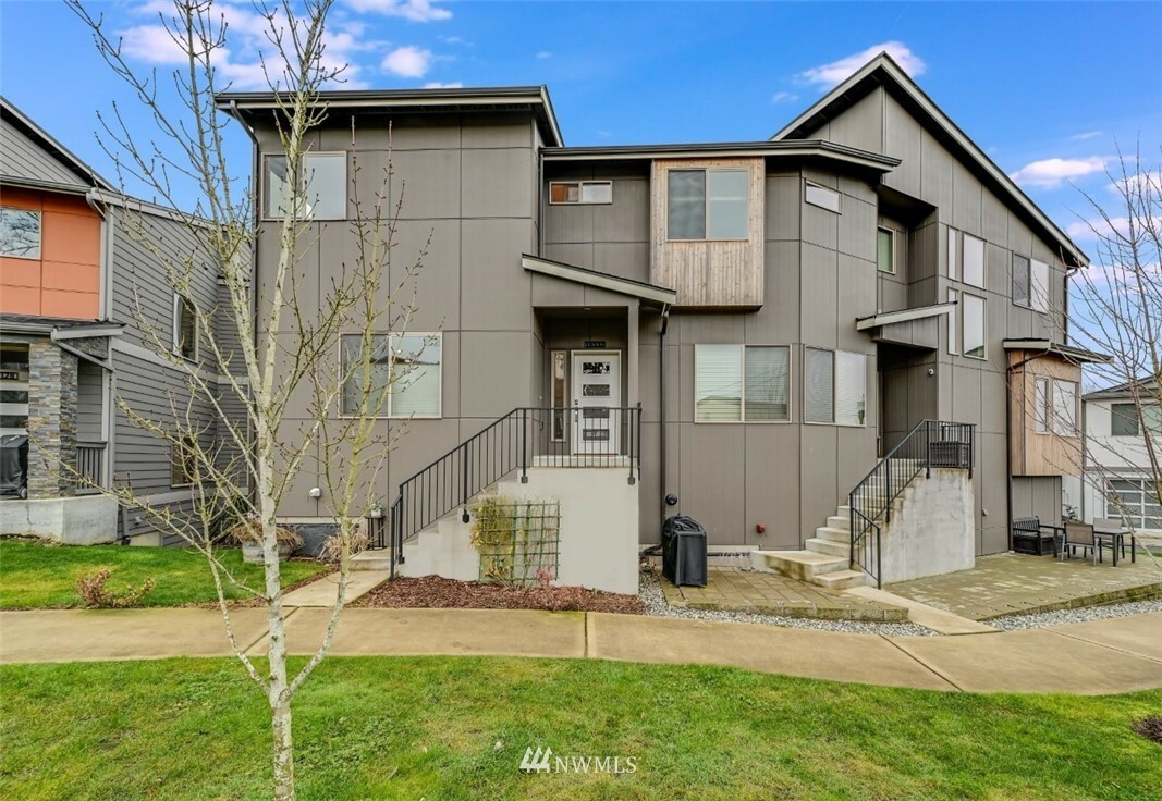 Property Photo:  16332 Main View Lane NE  WA 98019 