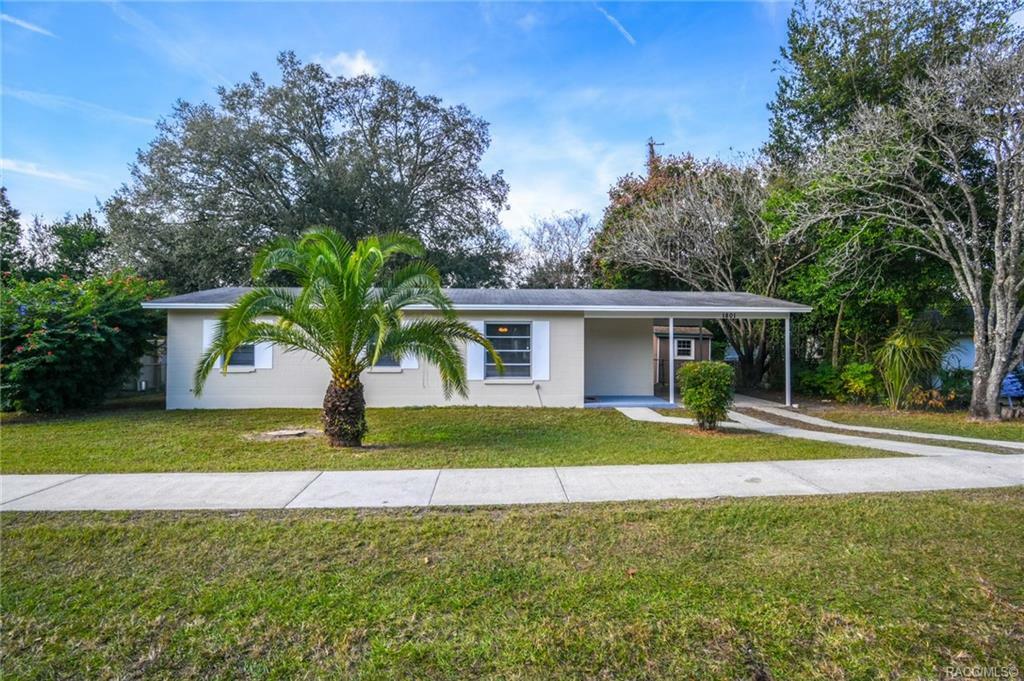 Property Photo:  1801 W Gardenia Drive  FL 34434 