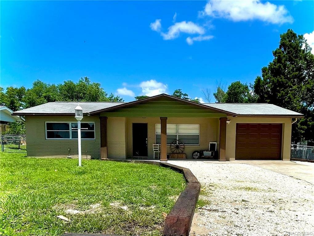 Property Photo:  90 S Davis Street  FL 34465 