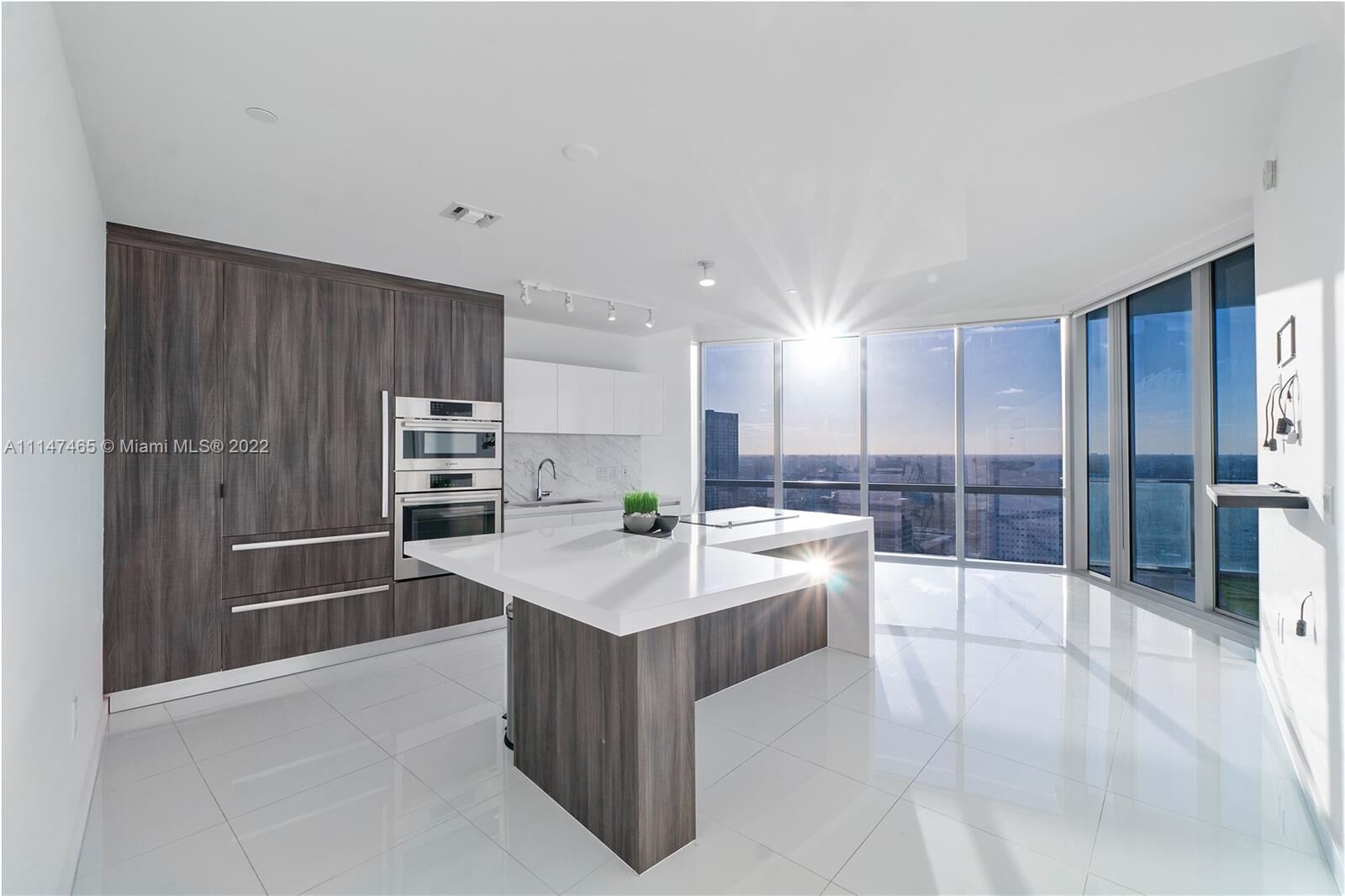 Property Photo: 851 NE 1st Ave 3210 FL 33132