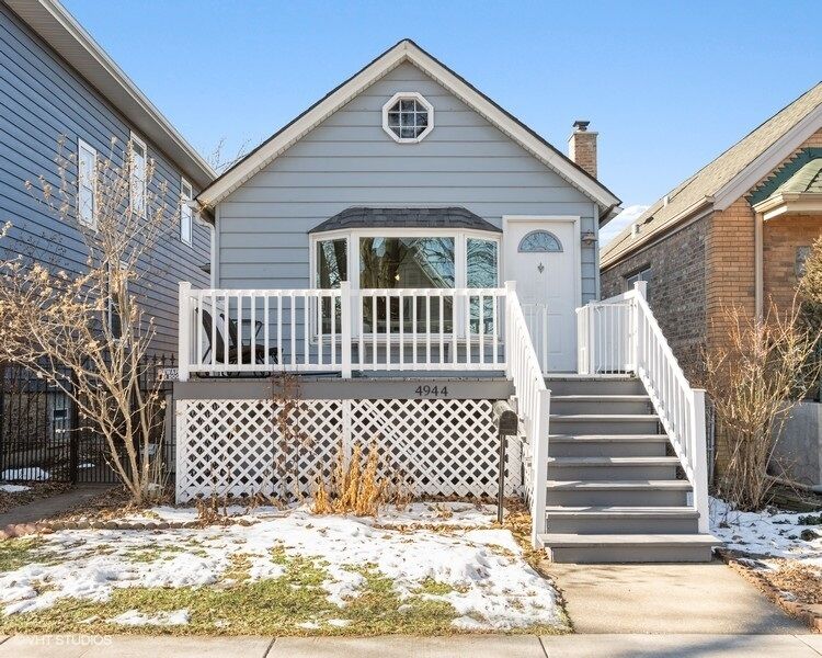 Property Photo: 4944 N Leavitt Street IL 60625