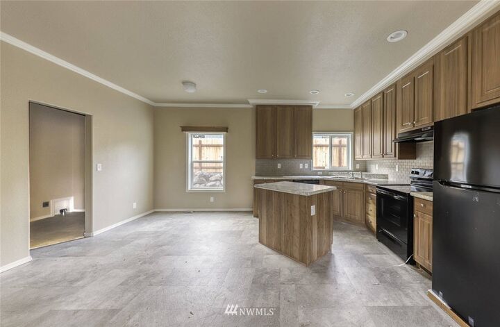 Property Photo:  63 N Victory Avenue  WA 98683 