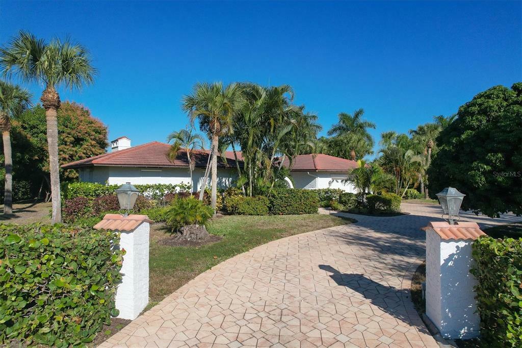 Property Photo:  314 Bird Key Drive  FL 34236 