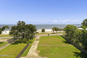 1416 E Beach Boulevard  Gulfport MS 39501 photo