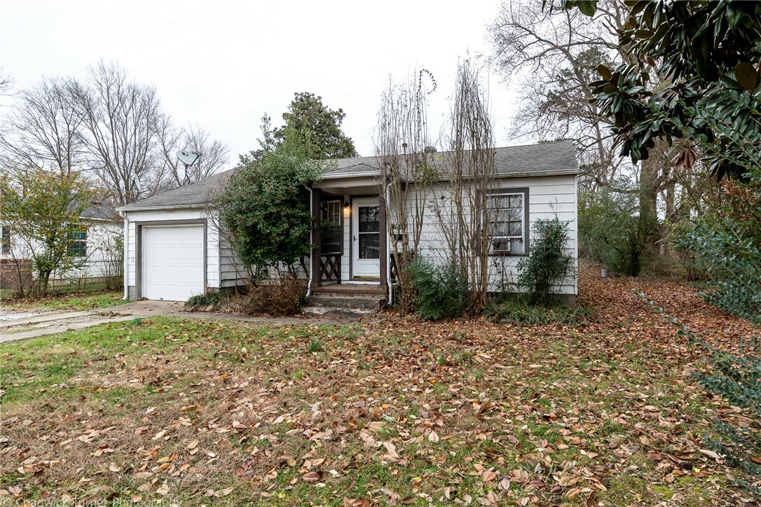 Property Photo:  812 NW B Street  AR 72712 