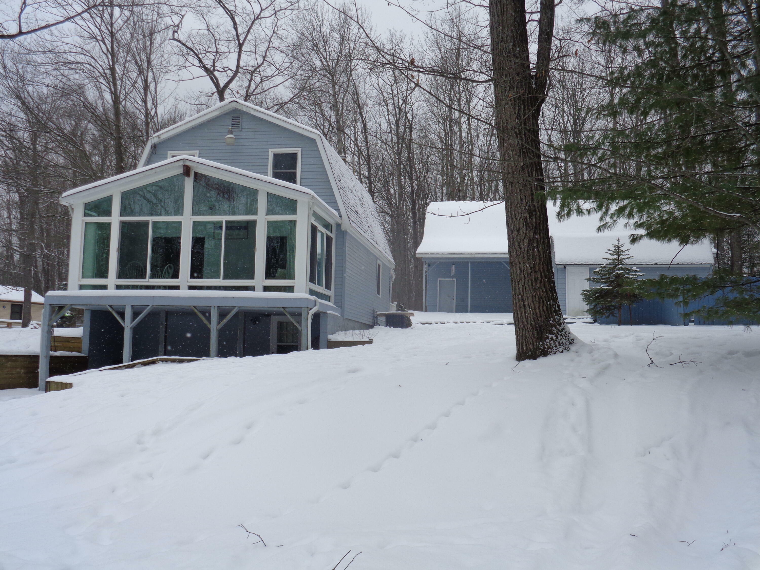 Property Photo:  809 Mooncrest Drive  MI 48653 