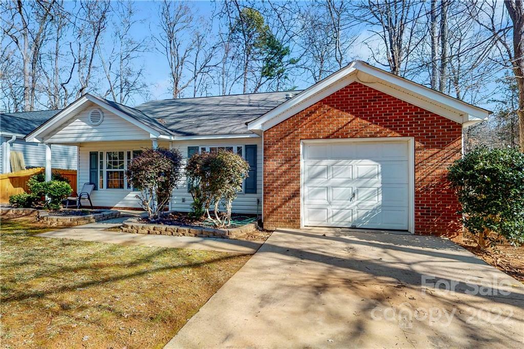Property Photo: 5136 Rosemeade Drive NC 28227
