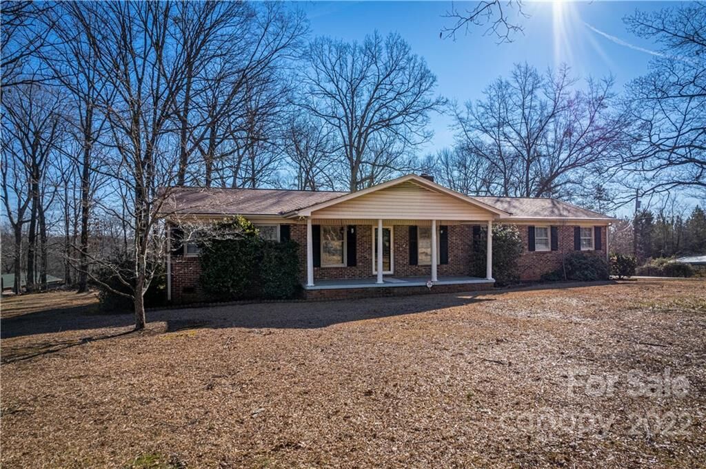 Property Photo: 2207 Gaffney Road NC 28152