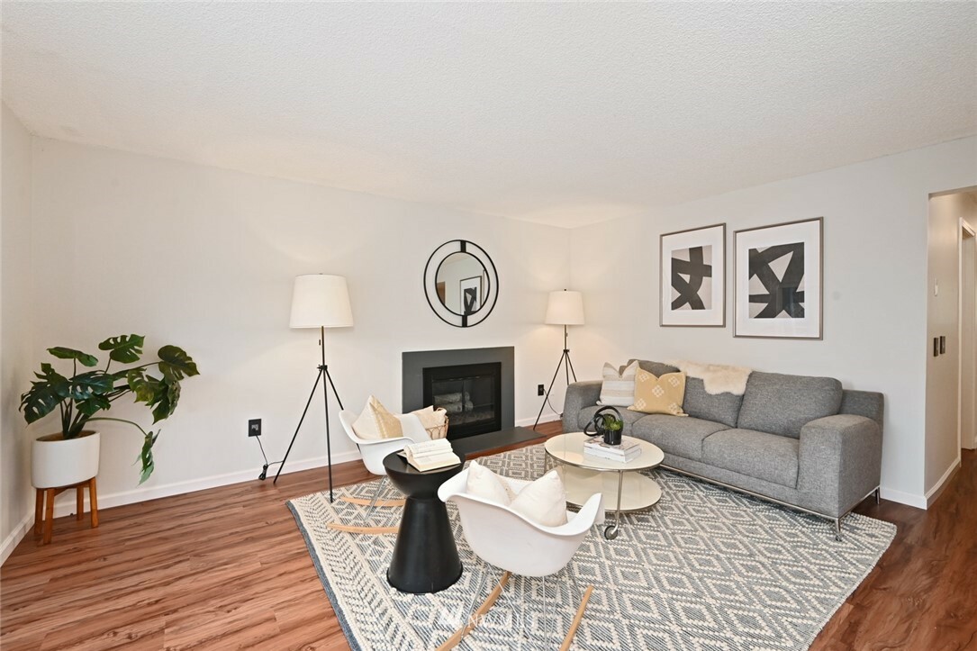 13739 15th Avenue NE B4  Seattle WA 98125 photo