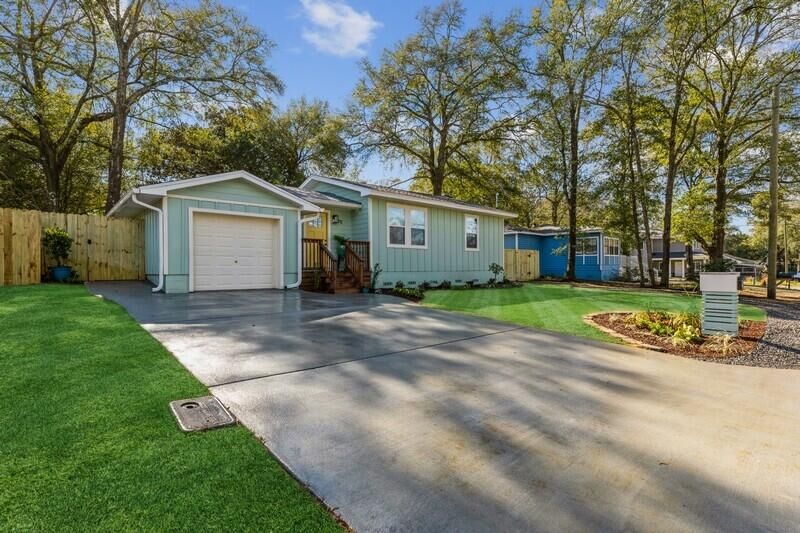 Property Photo: 711 Cypress Drive FL 32578