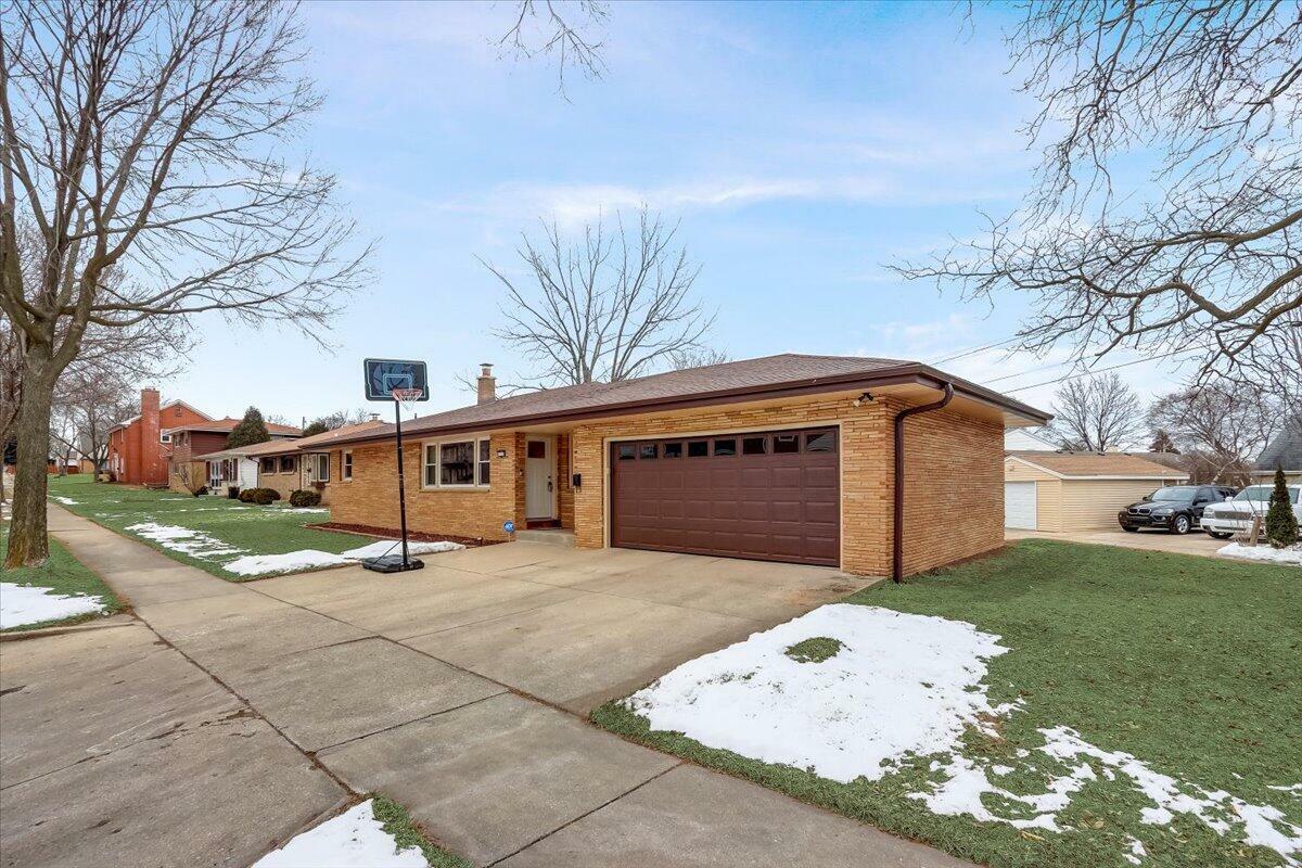 Property Photo: 7730 W Beckett Ave WI 53218