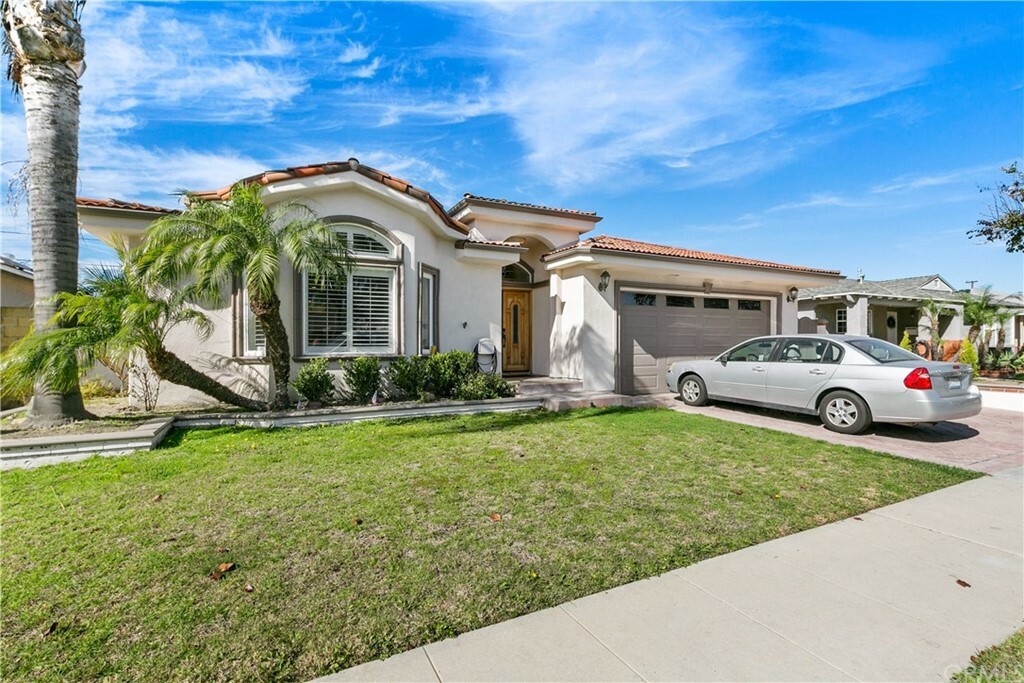 Property Photo: 2691 Stanbridge Avenue CA 90815
