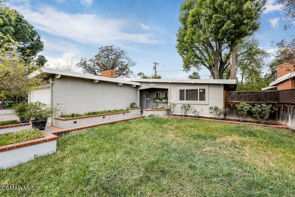 Property Photo:  17929 Hatton Street  CA 91335 