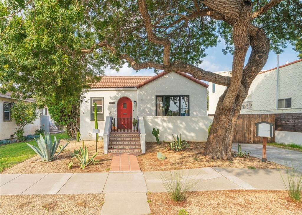 Property Photo:  2353 Sonoma St  CA 90501 