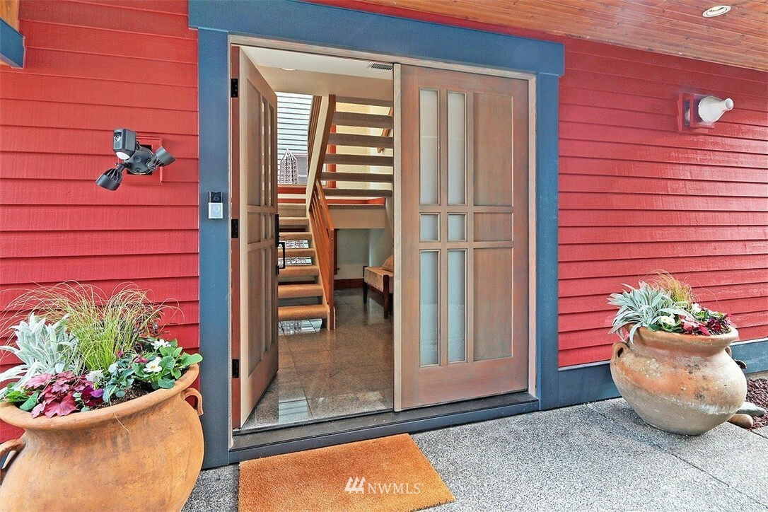 Property Photo: 3723 SW Prescott Place WA 98126
