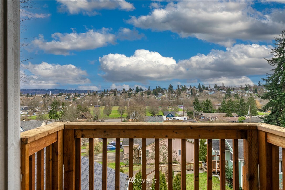 Property Photo: 1414 E Harrison Street WA 98404