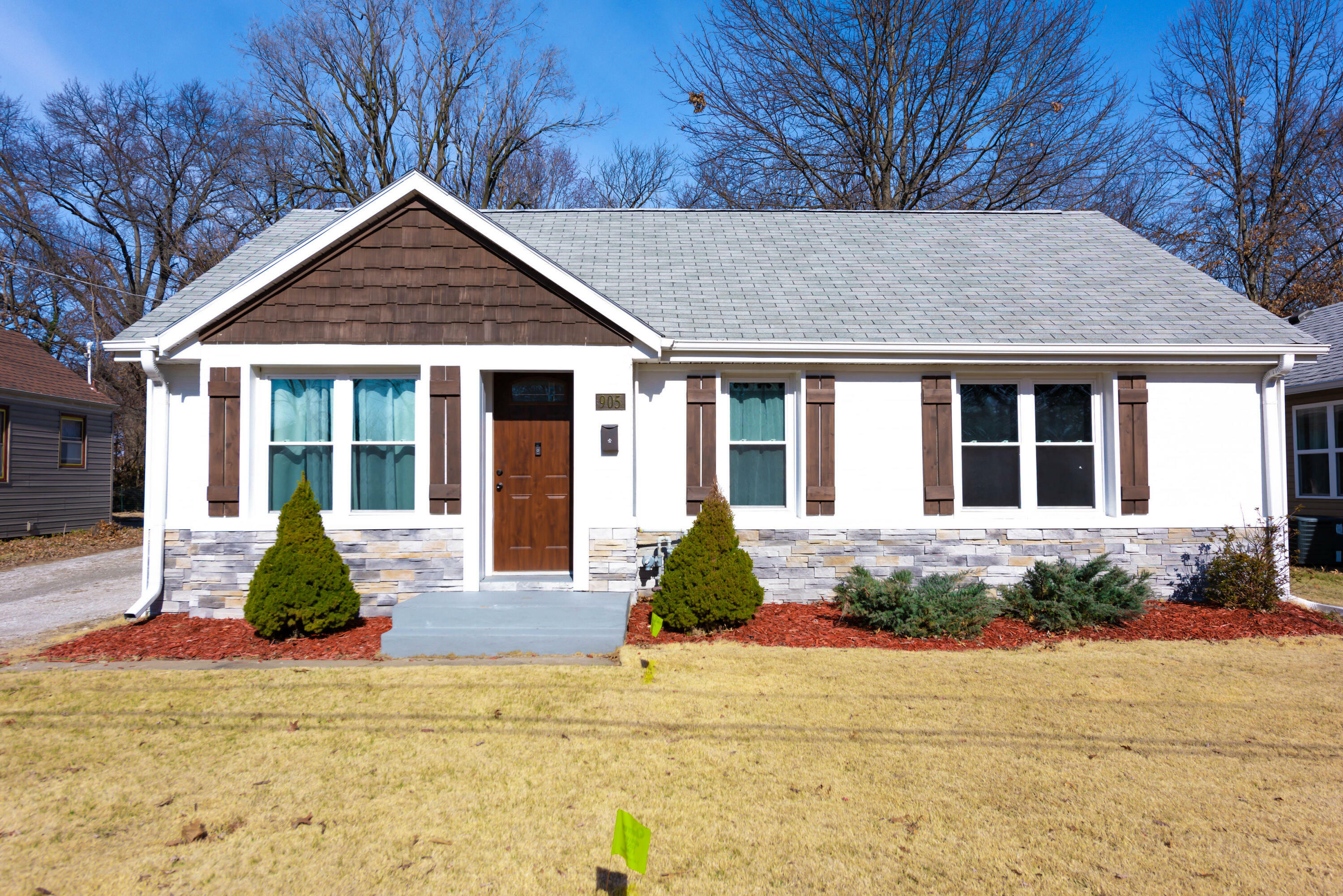 Property Photo:  905 Broadhead St  MO 65203 