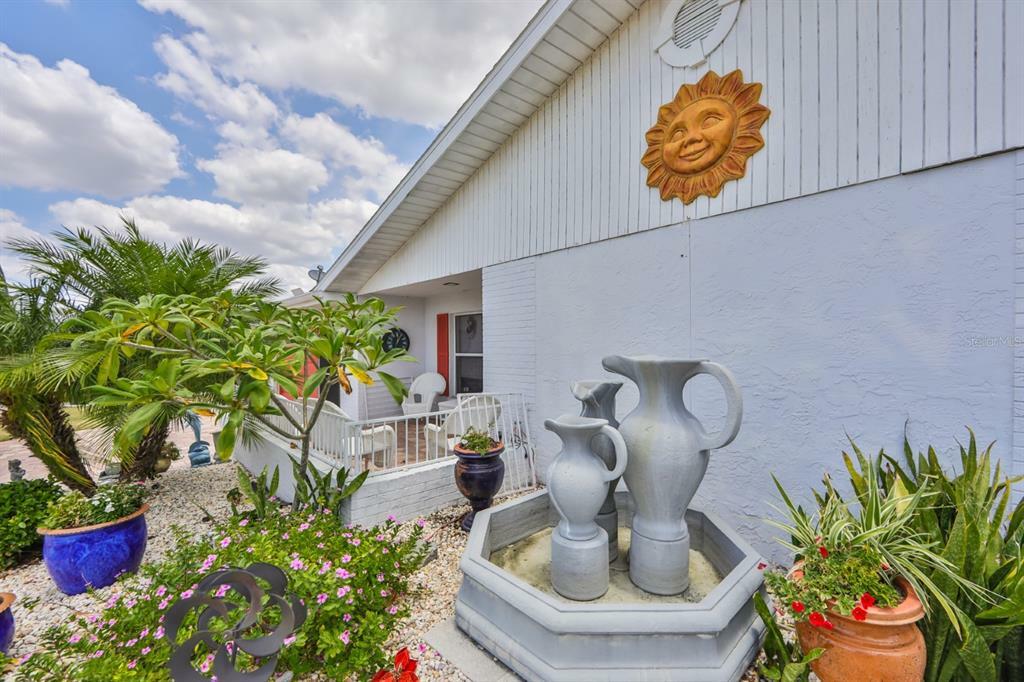 Property Photo:  203 Cactusflower Lane  FL 33573 