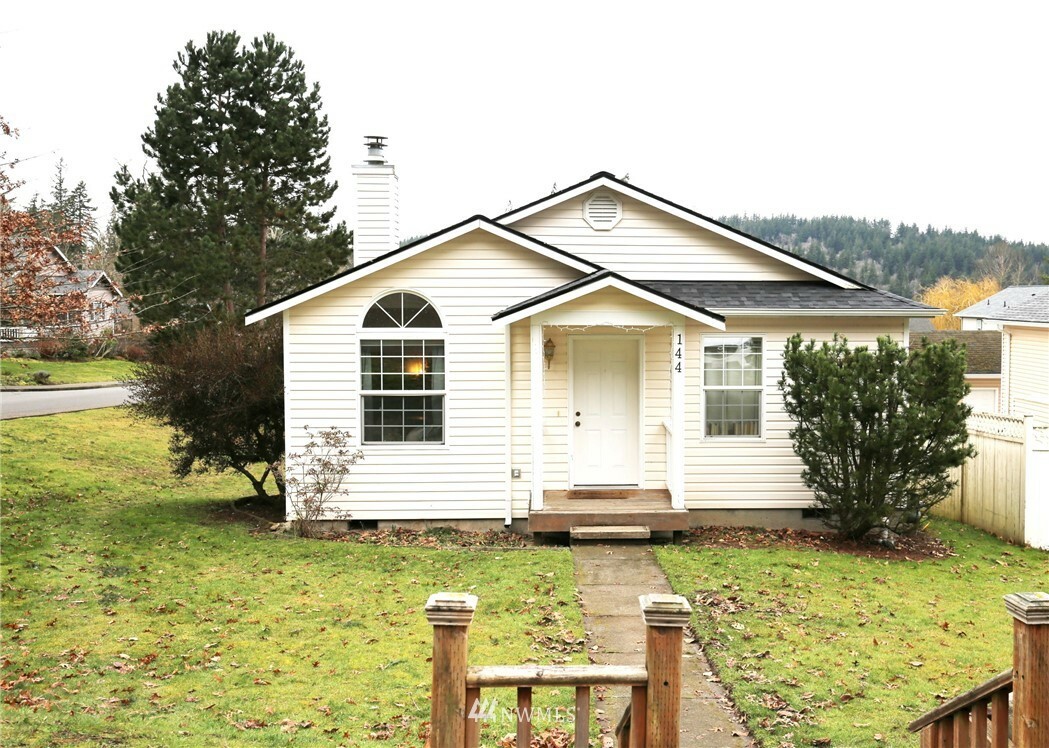 Property Photo:  144 S 44th Street  WA 98229 