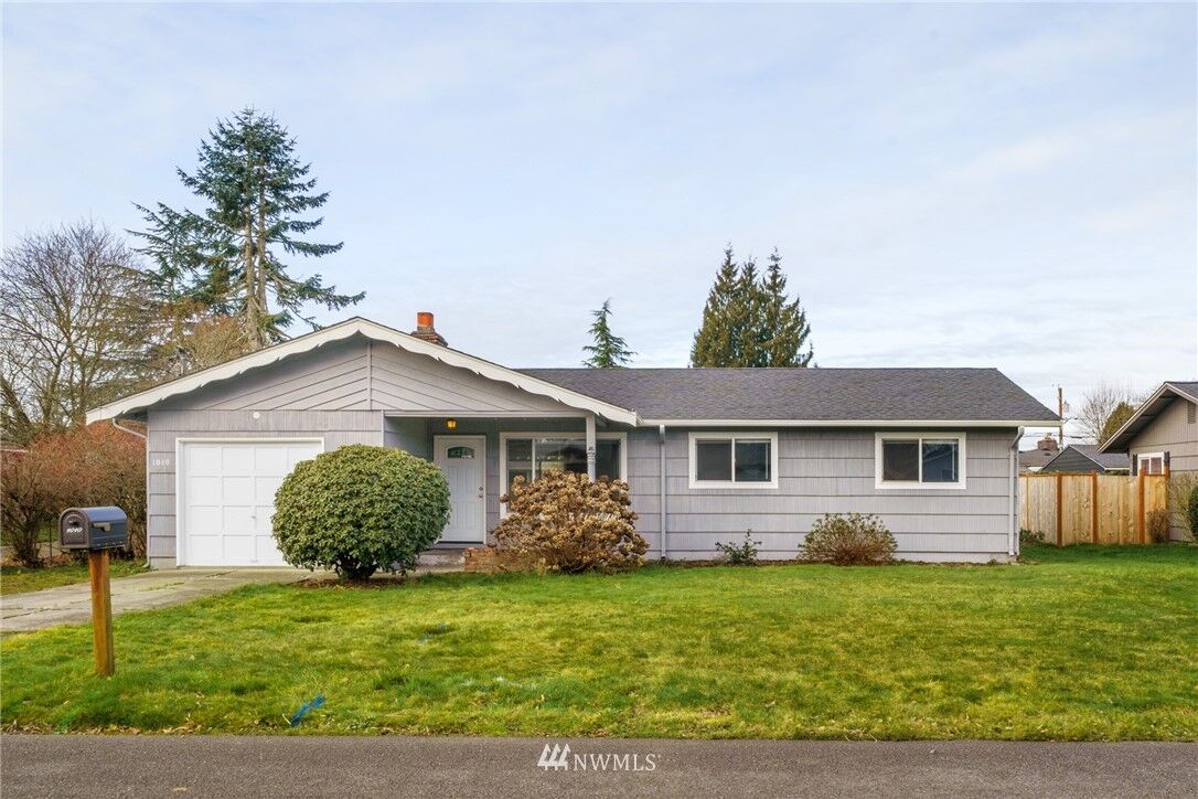 Property Photo:  1010 14th Street NW  WA 98371 