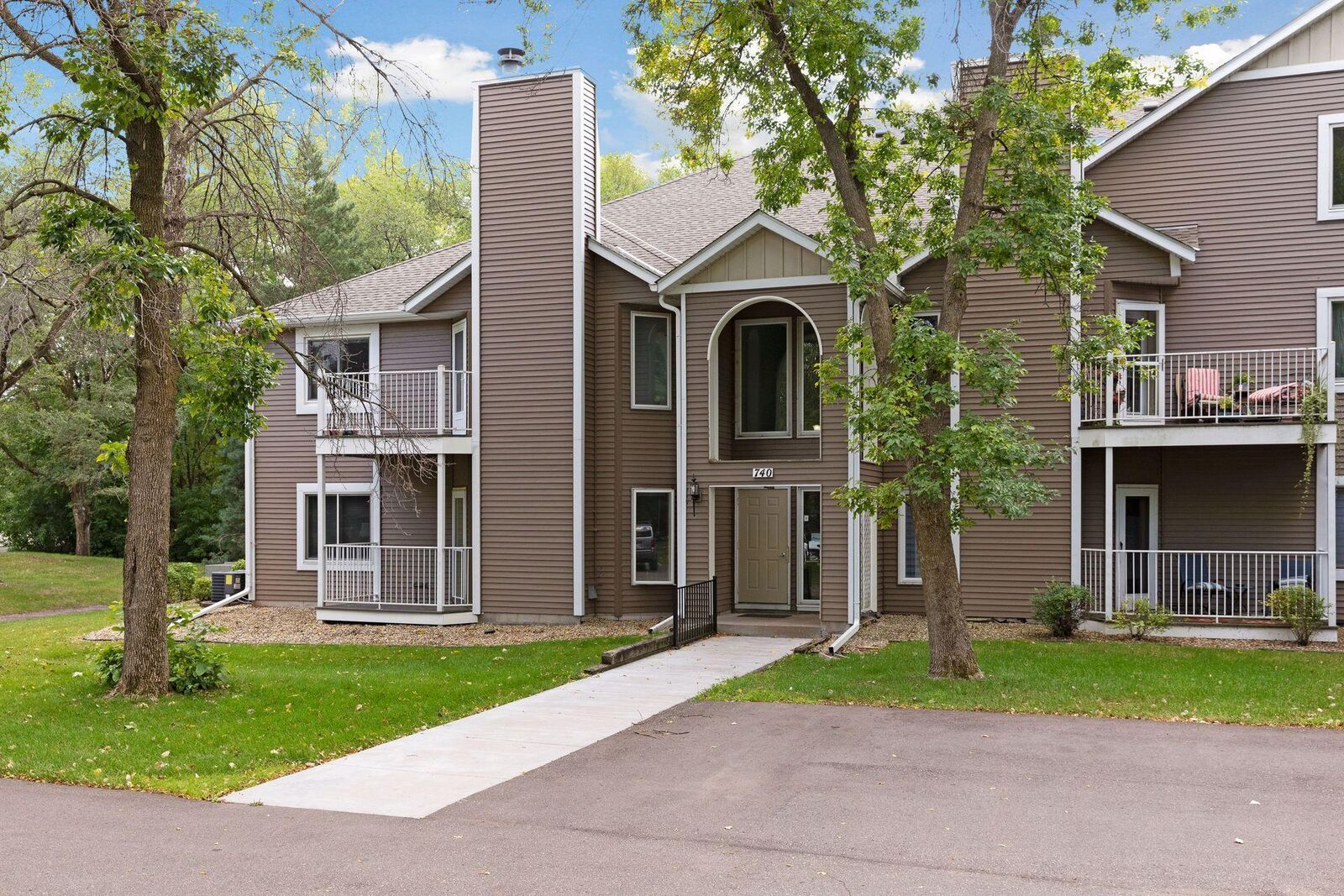 Property Photo:  740 County Road F W 1018  MN 55126 