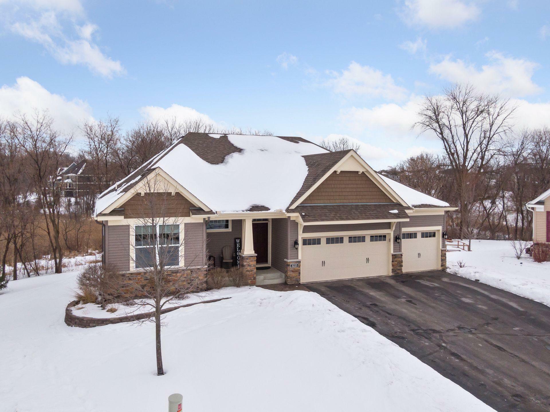 Property Photo:  2225 Lake Circle  MN 55386 