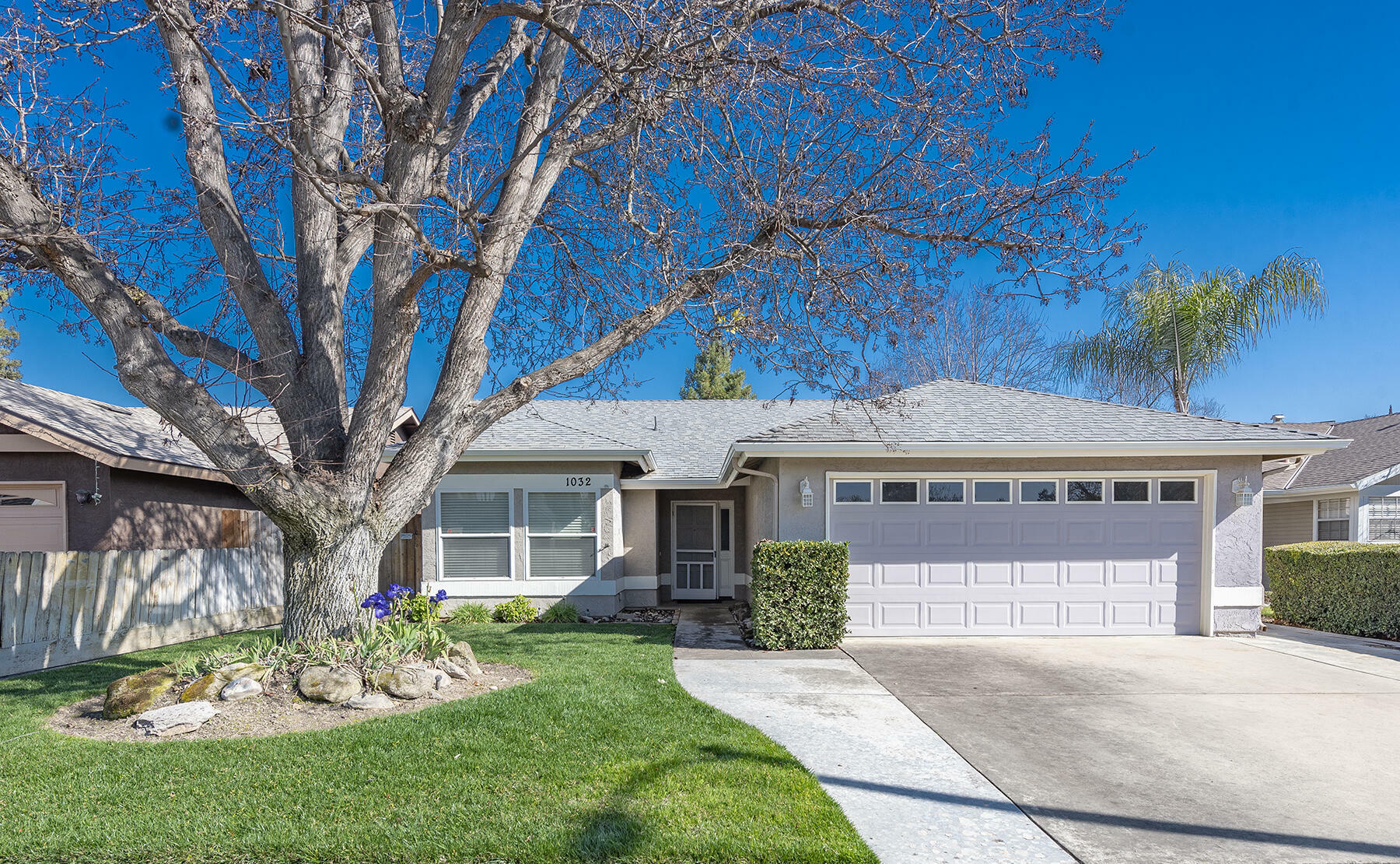 Property Photo:  1032 N Parkwood Court  CA 93291 