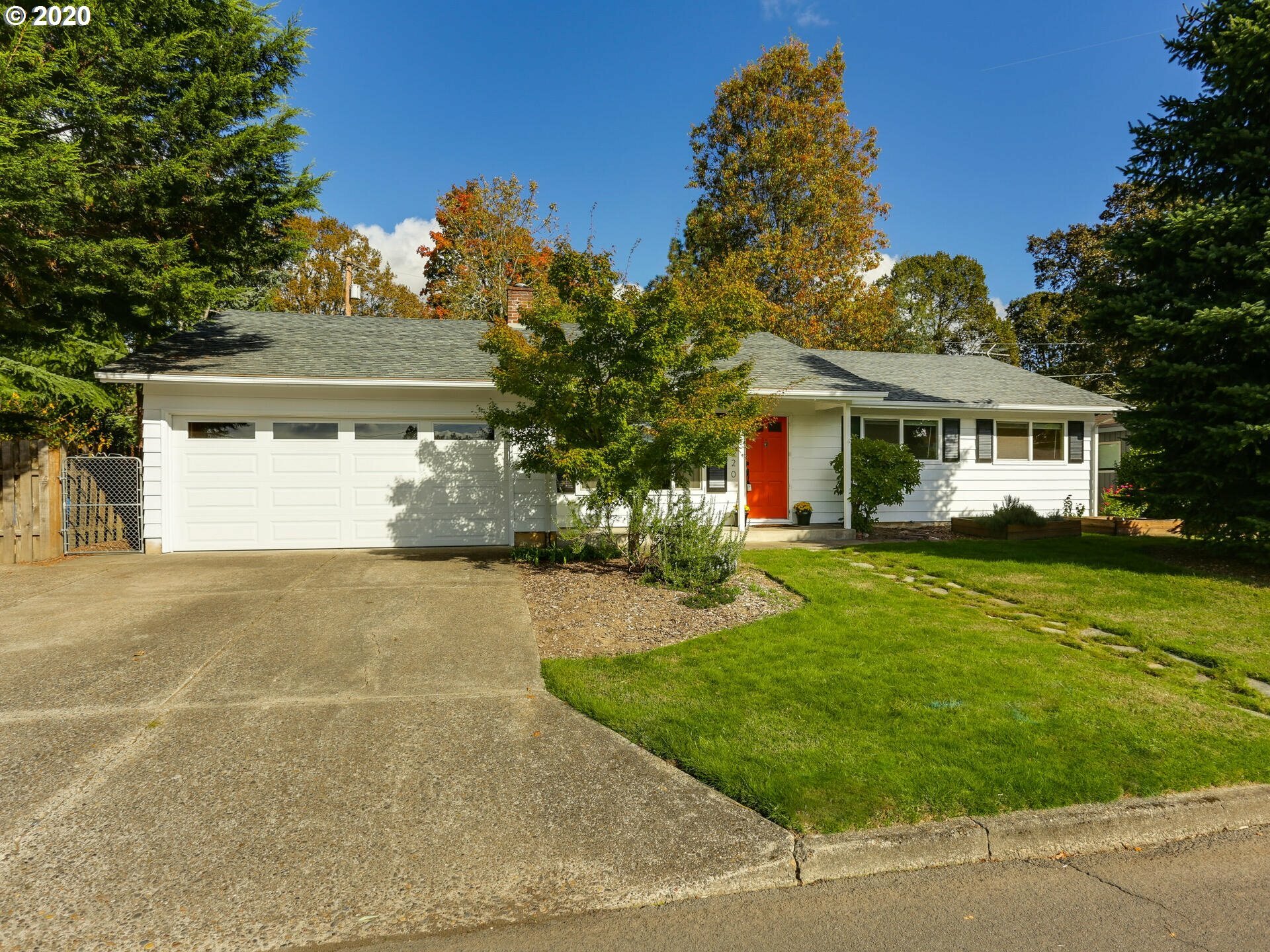 Property Photo: 1520 NW 136th Ave OR 97229