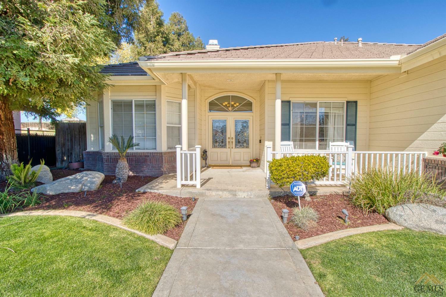 Property Photo:  12204 Vista Montana Drive  CA 93306 