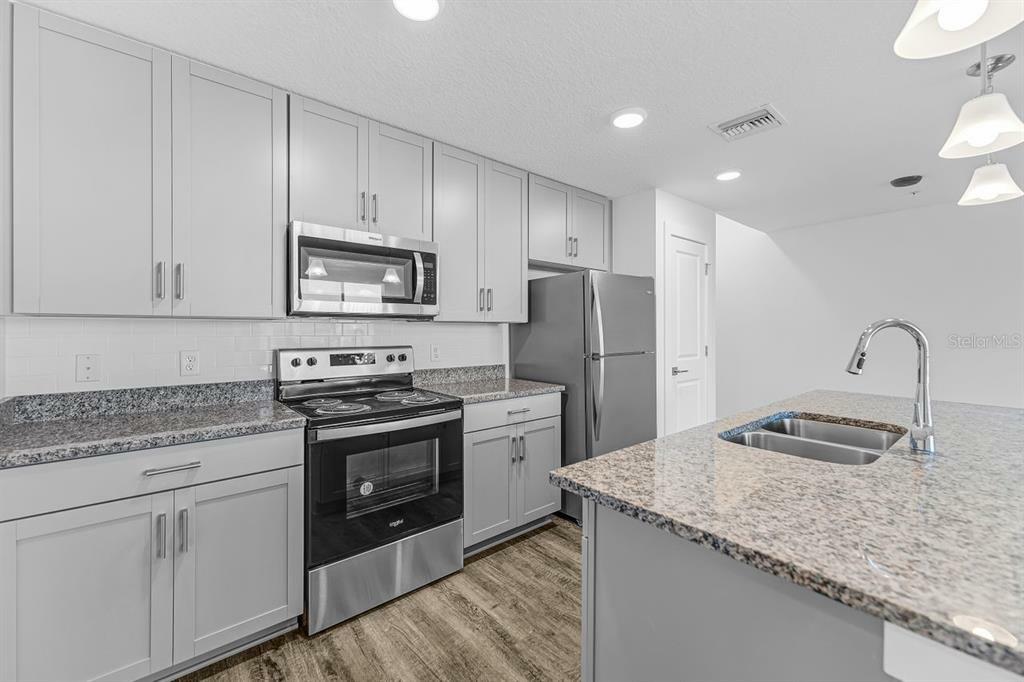 Property Photo: 5205 Eggleston Avenue 205 FL 32810