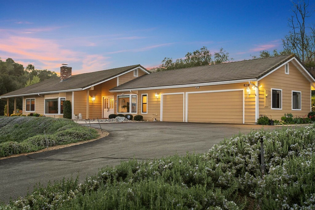 Property Photo: 2915 Via Del Robles CA 92028