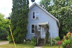 Property Photo:  1019 44th St  WI 53140 