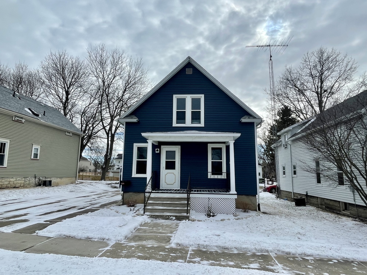 Property Photo:  468 W Exchange Street  IL 60178 