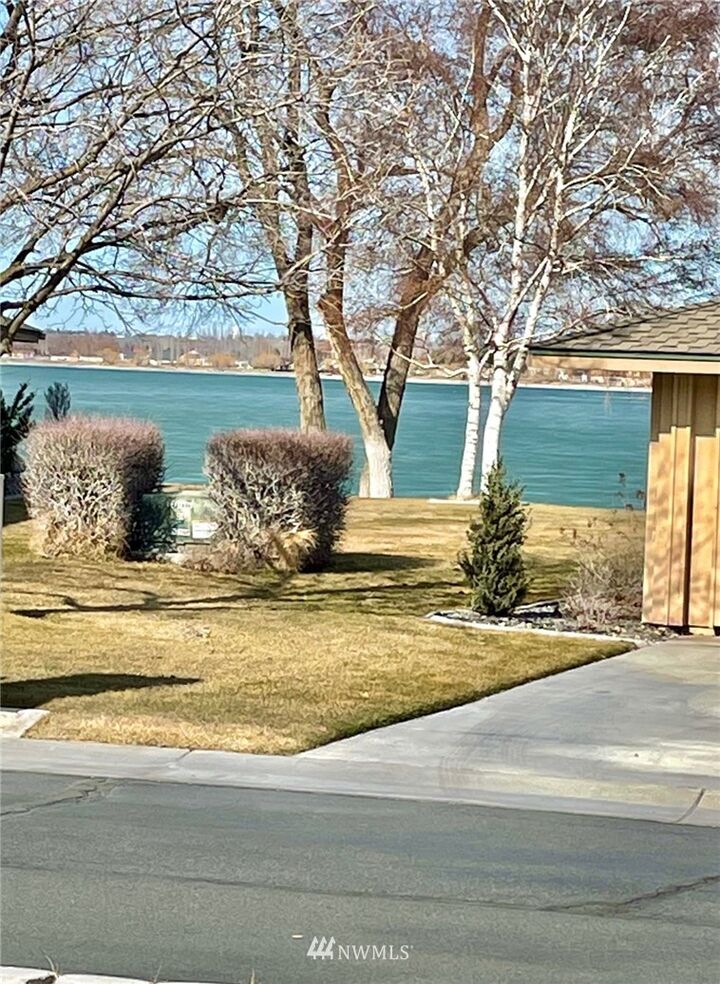Property Photo:  807 NE Westshore Drive E19  WA 98837 