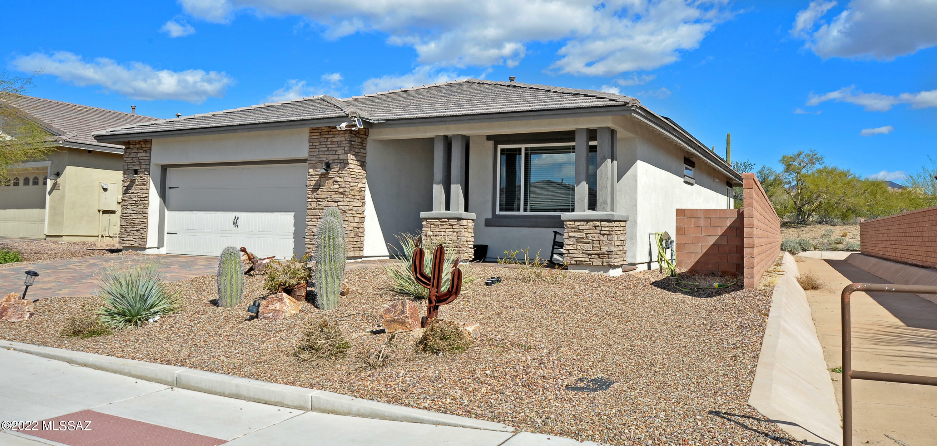 Property Photo:  14124 N Silverleaf Lane  AZ 85658 