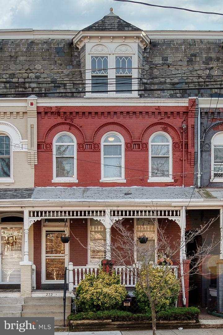 Property Photo:  232 E New Street  PA 17602 