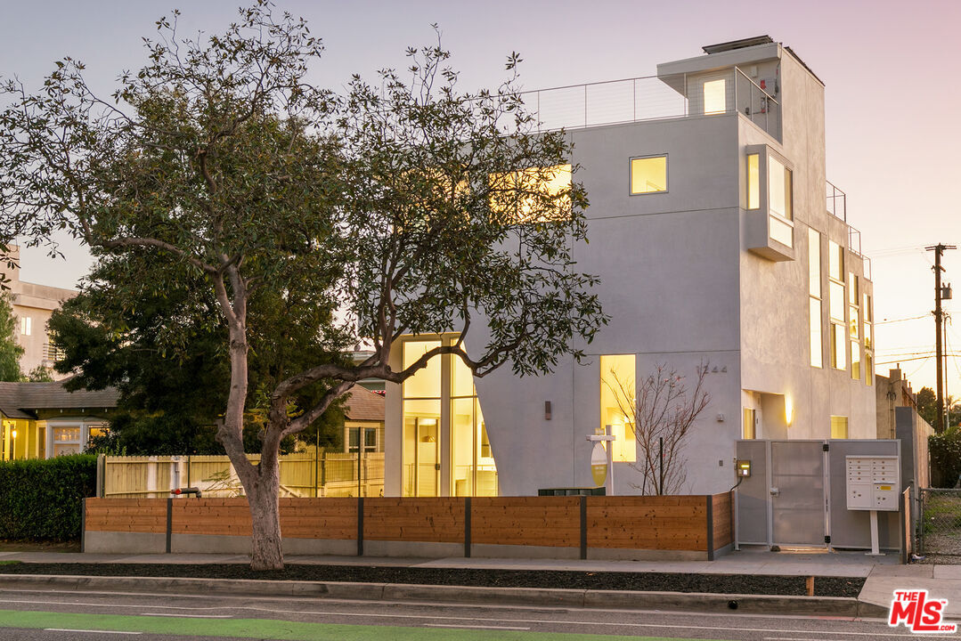 1244   14th St A  Santa Monica CA 90404 photo