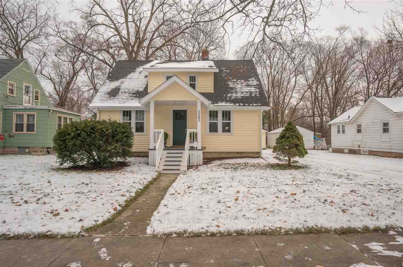 Property Photo:  1202 Jerome Street  MI 48640 