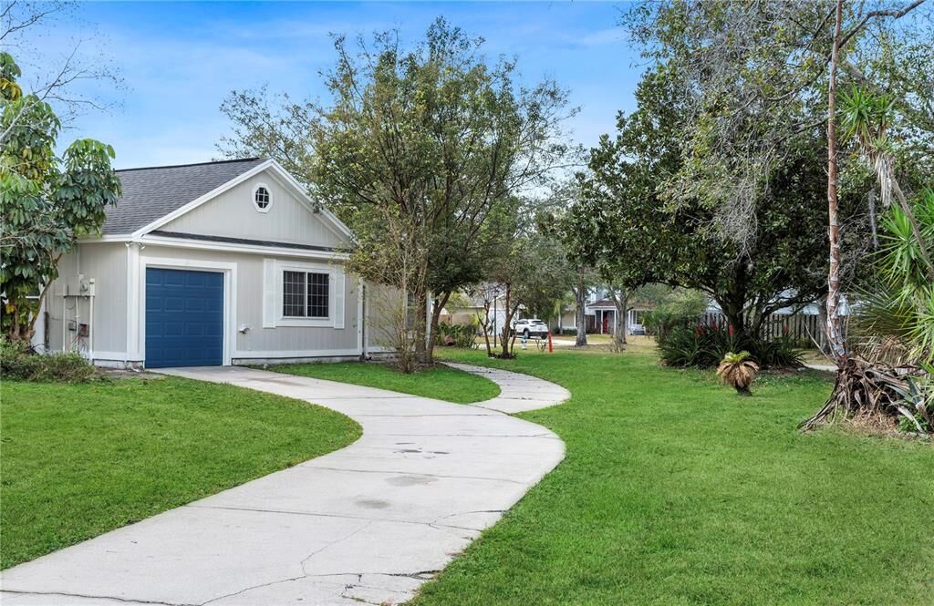 Property Photo:  210 Ferryboat Court  FL 32828 