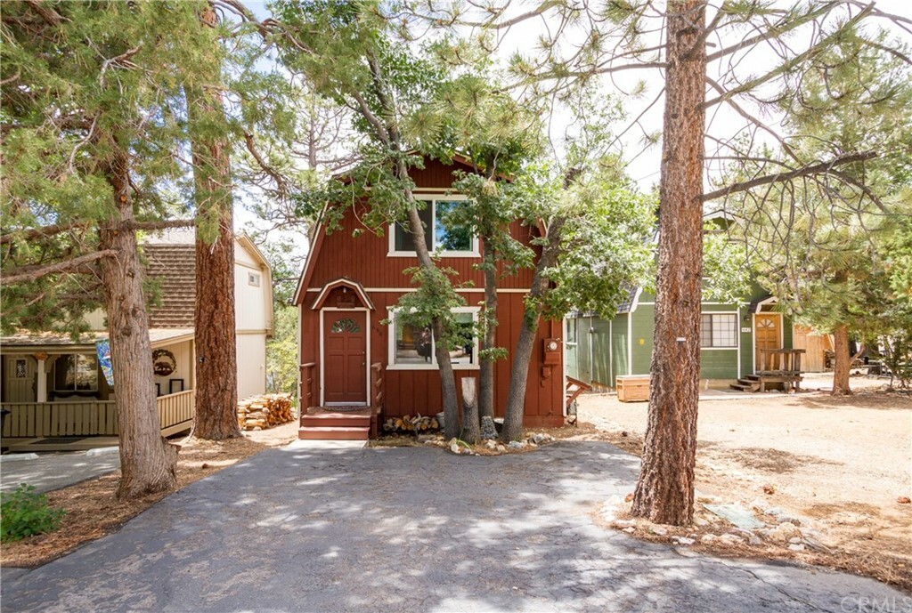 Property Photo:  650 Santa Barbara Avenue  CA 92386 