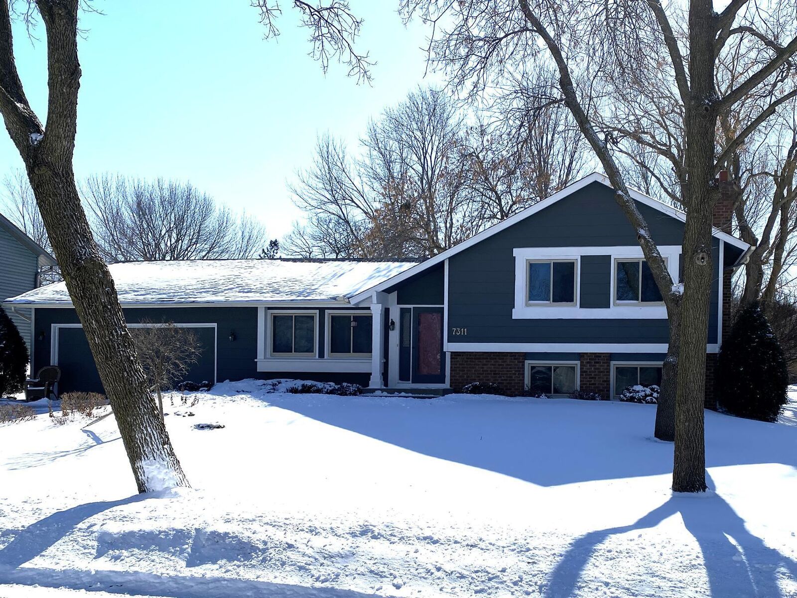 Property Photo: 7311 Berkshire Way MN 55311