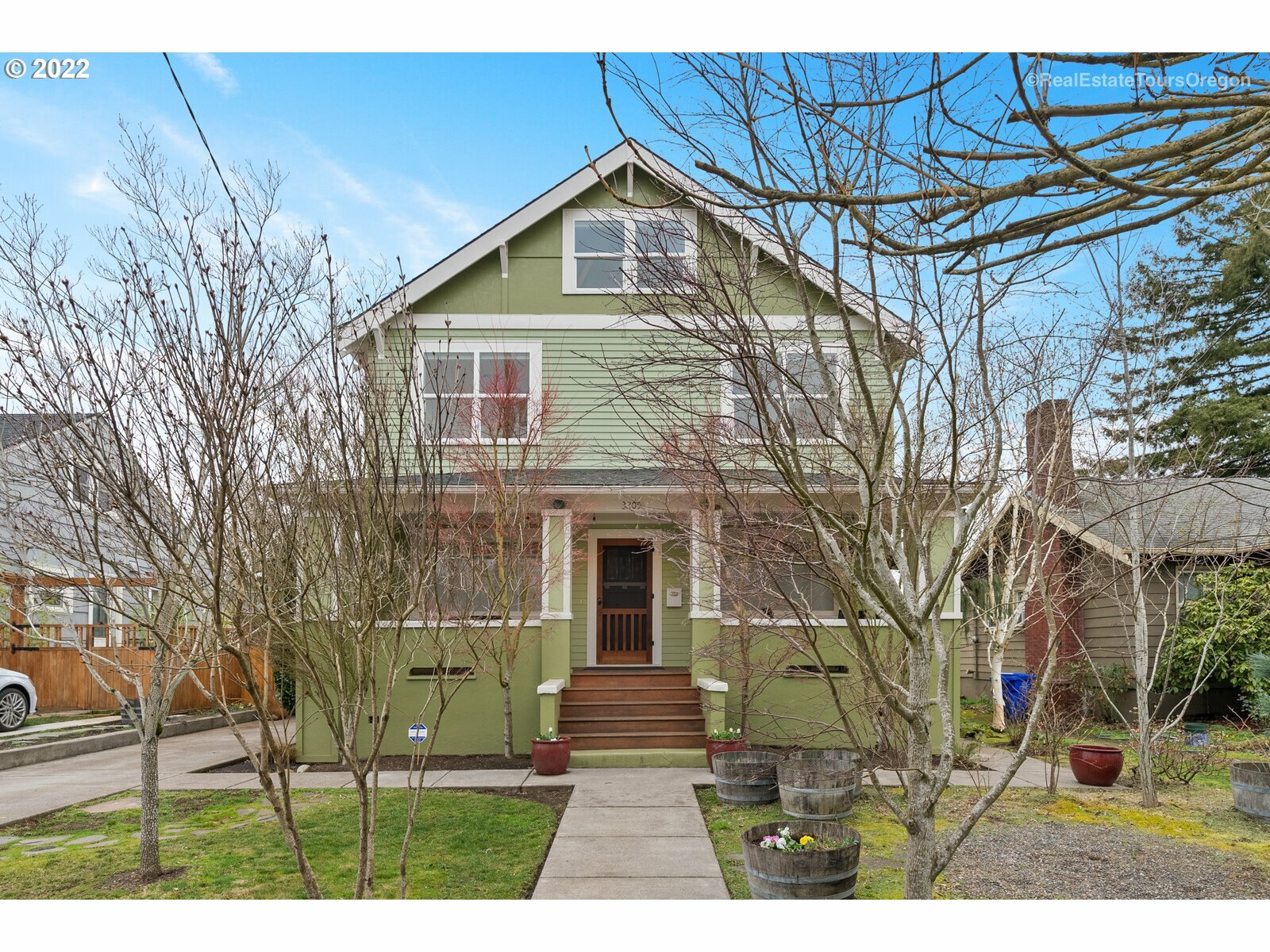 Property Photo: 3205 NE 40th Ave OR 97212