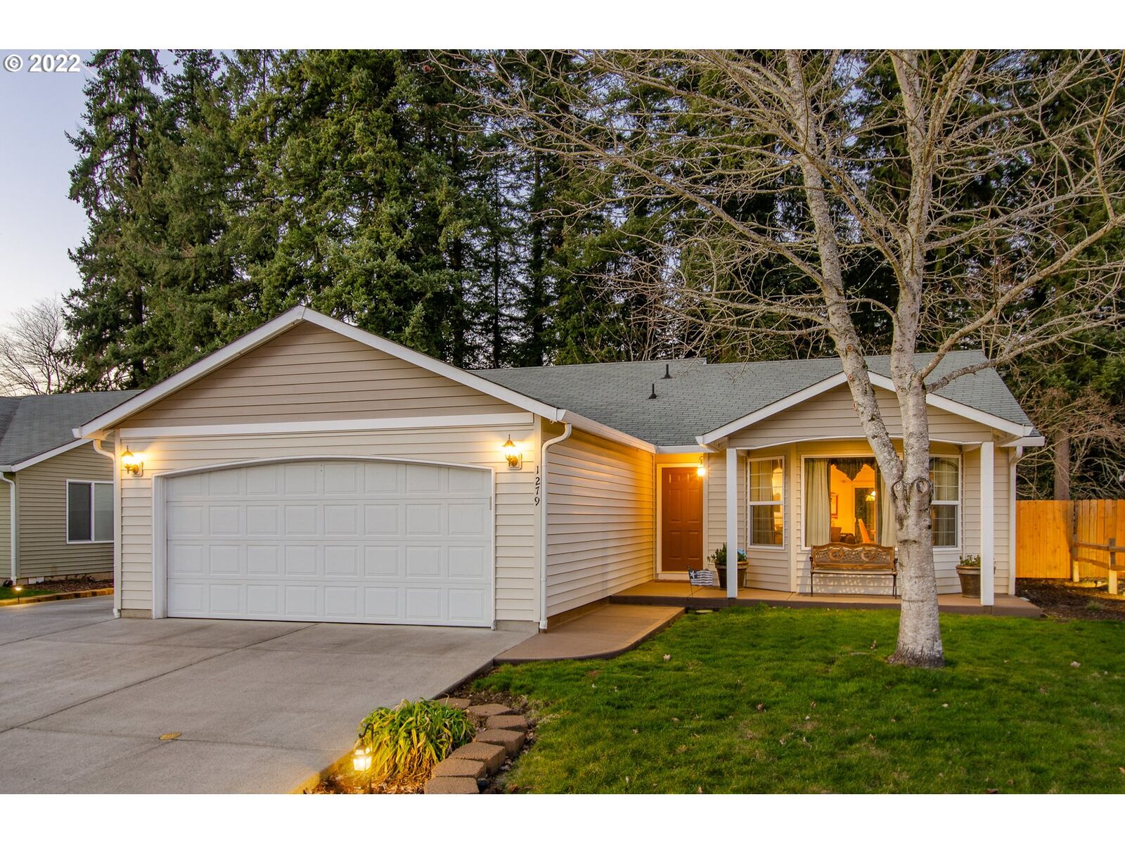 Property Photo: 1279 J St WA 98671