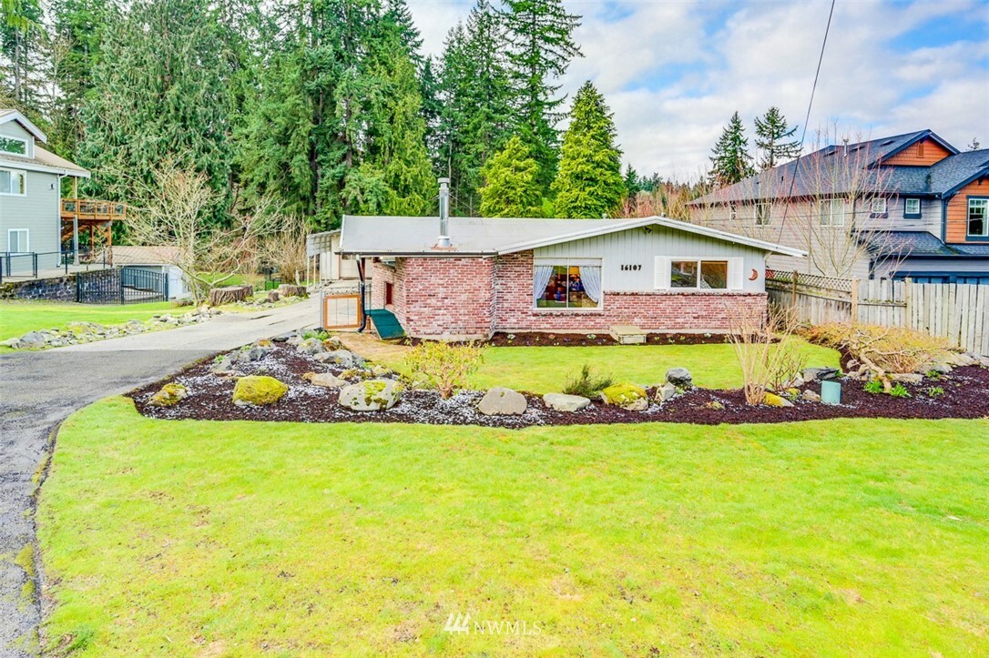 Property Photo:  16107 81st Place NE  WA 98028 