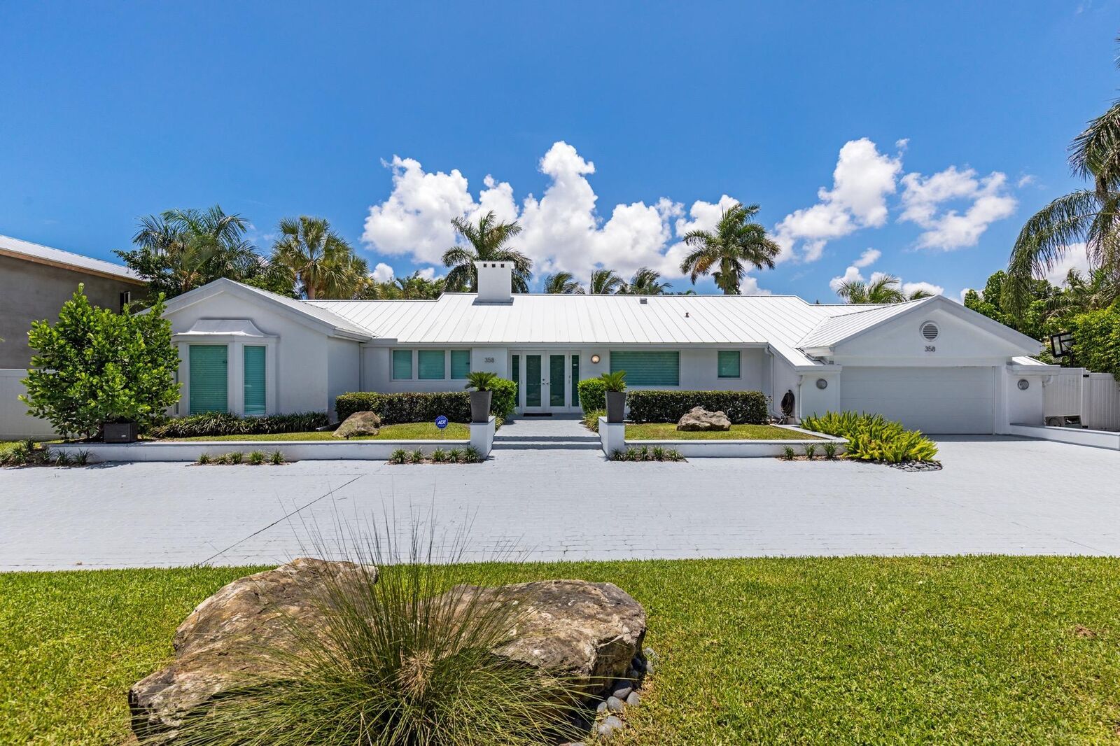 Property Photo: 358 E Camino Real FL 33432