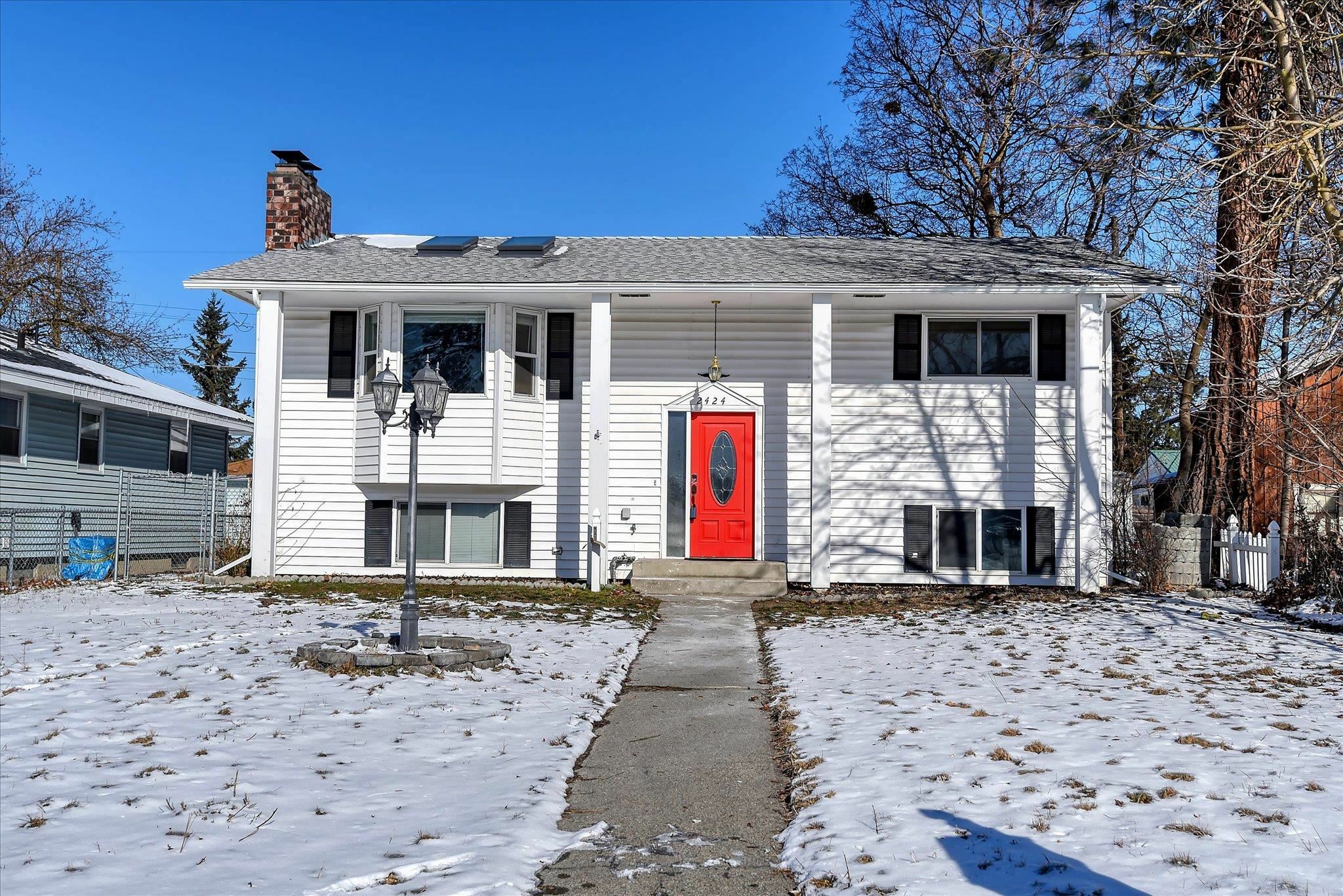 Property Photo: 2424 W Glass Ave WA 99205-2444
