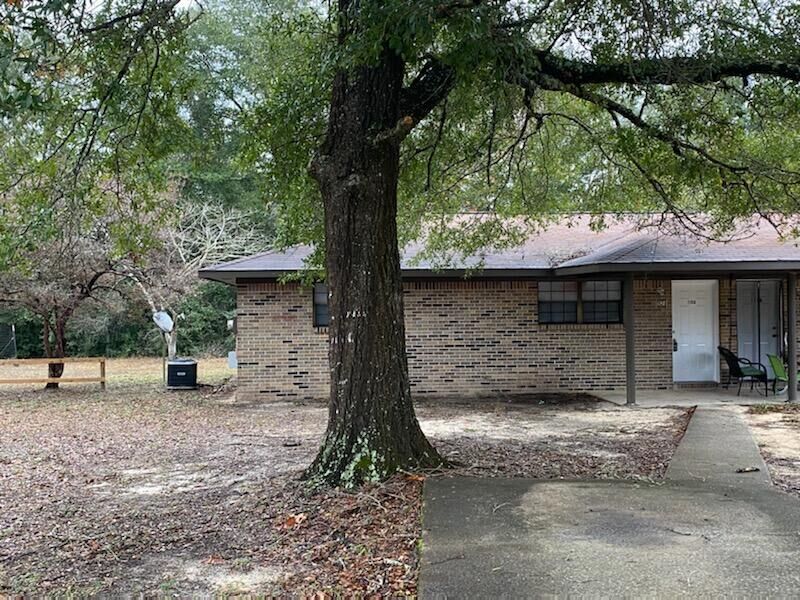 Property Photo:  988 N 20th Street  FL 32433 
