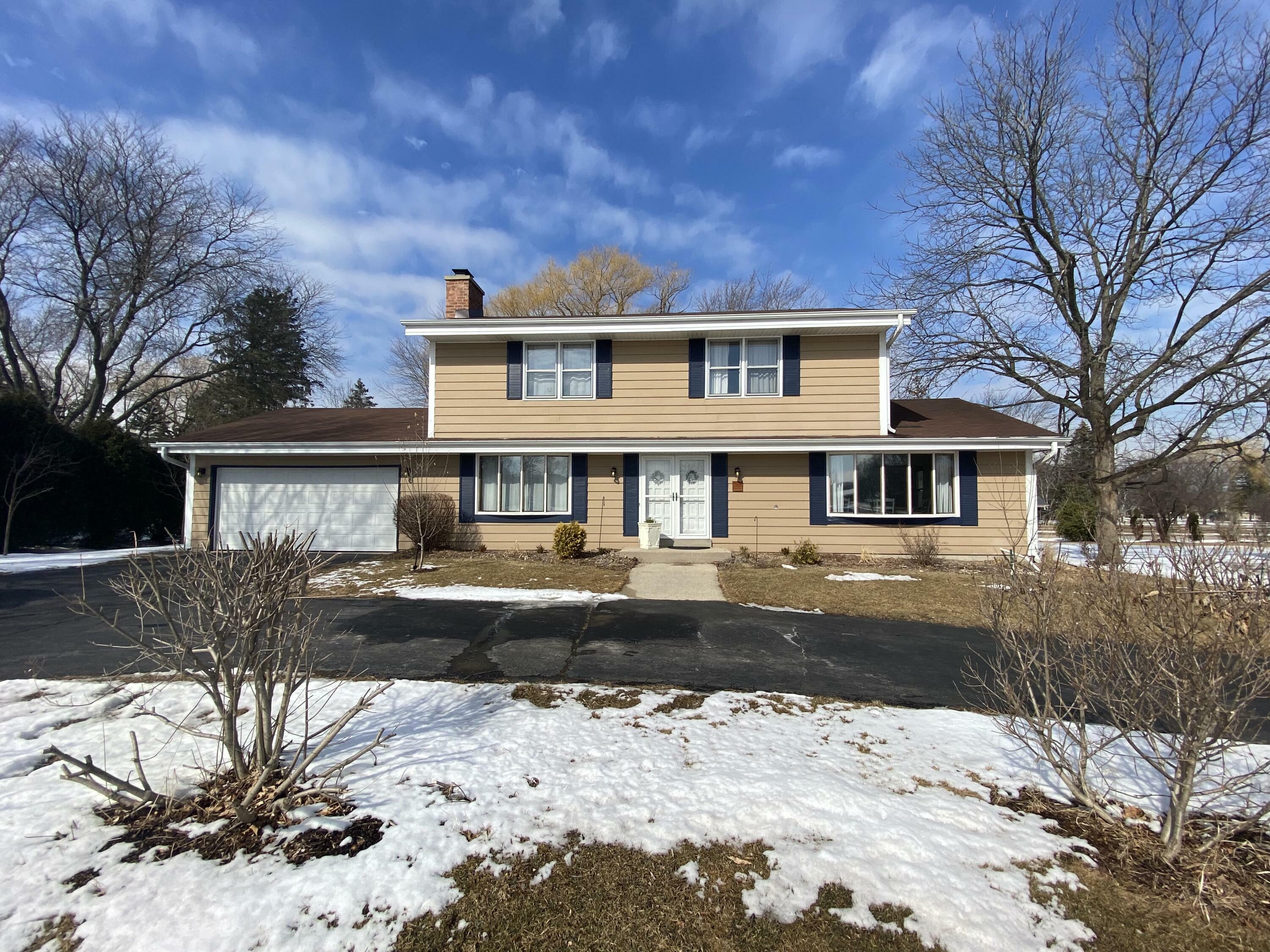 Property Photo: 11145 N Riverland Ct WI 53092